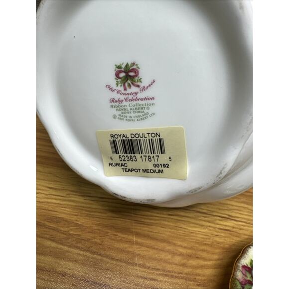 Royal Albert Ruby Celebration Ribbon Collection Christmas Teapot 7” - Picture 12 of 13